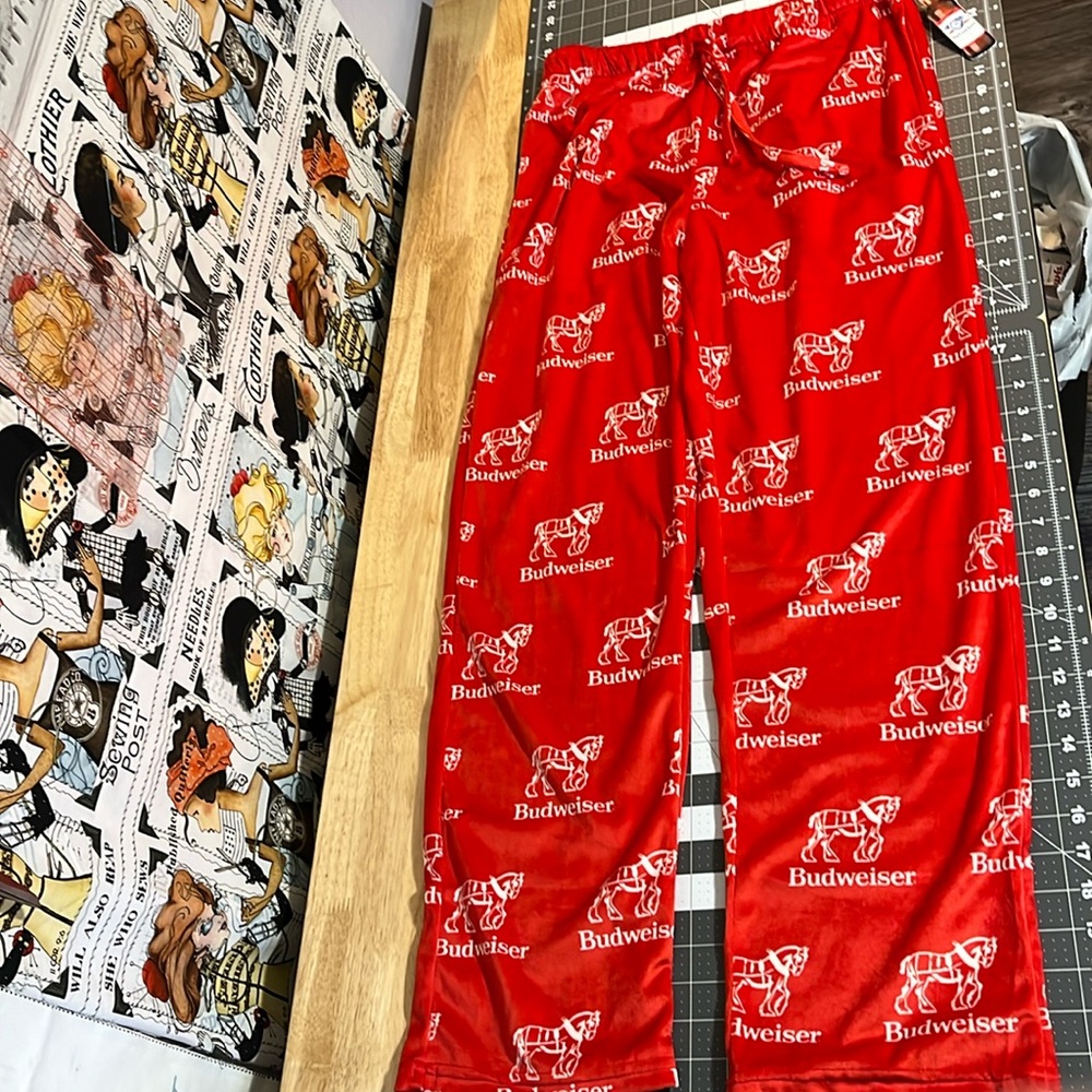 Soft and silky Budweiser pajama bottoms
Waist measures 15 laying flat 
Inseam 30